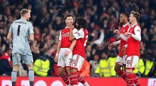 斯在场上对 斯在场上对